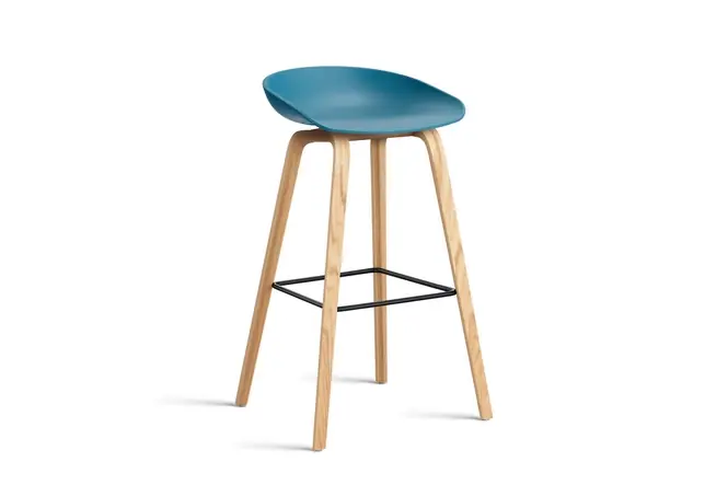 HAY AAS32 High Barstoel Azure Blue 2.0 eikenfineer 4-poot onderstel met watergedragen lak en voetsteun van zwart gepoedercoat staal H75 Bestseller